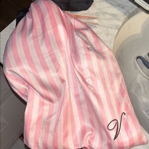 Victoria's Secret Pink and White slippers